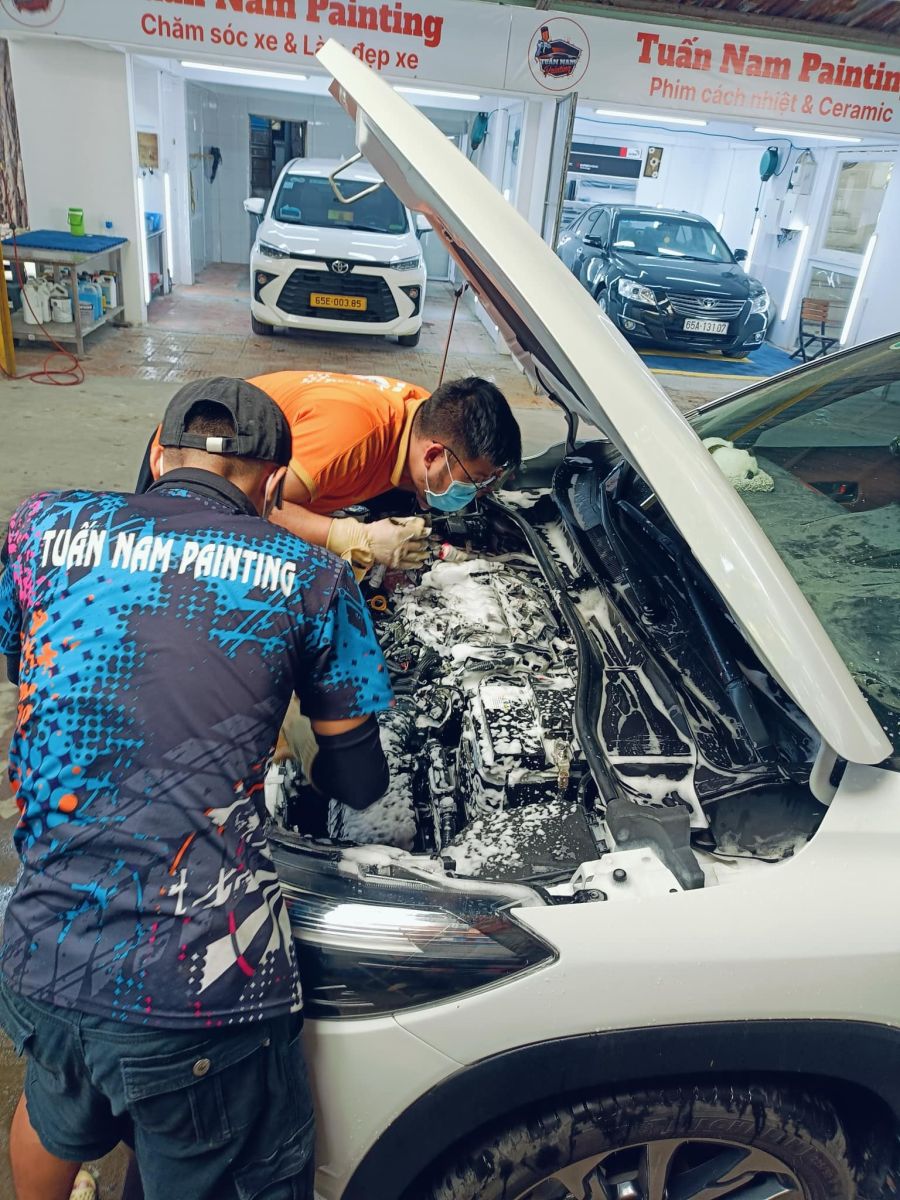 Vệ Sinh Khoang Máy Ô Tô